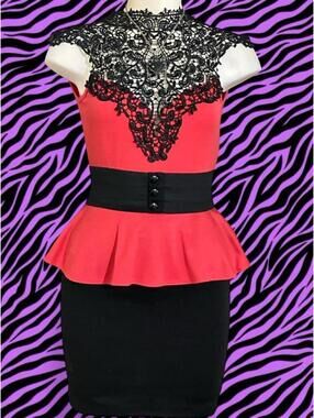 GORGEOUS 90s/Y2k Lipstick brand pink & black lace peplum dress